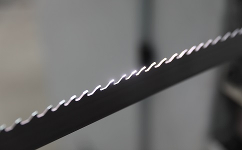 陵水双金属带锯条产生切削噪音的原因具体有哪些？